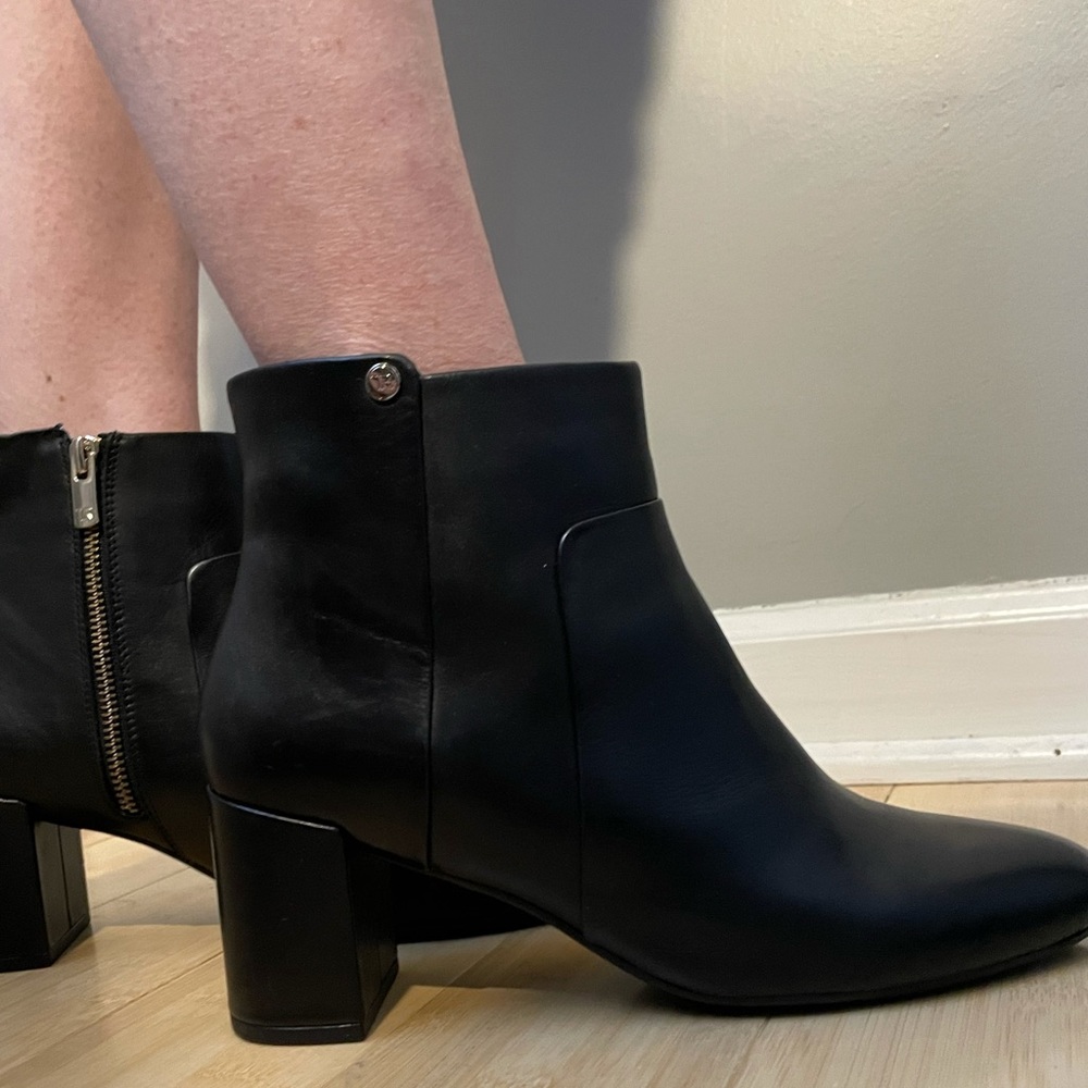 Black heeled leather boots